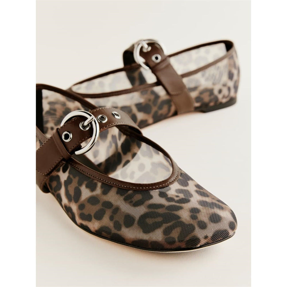 Scarpe piatte traspiranti di grandi dimensioni con un cinturino