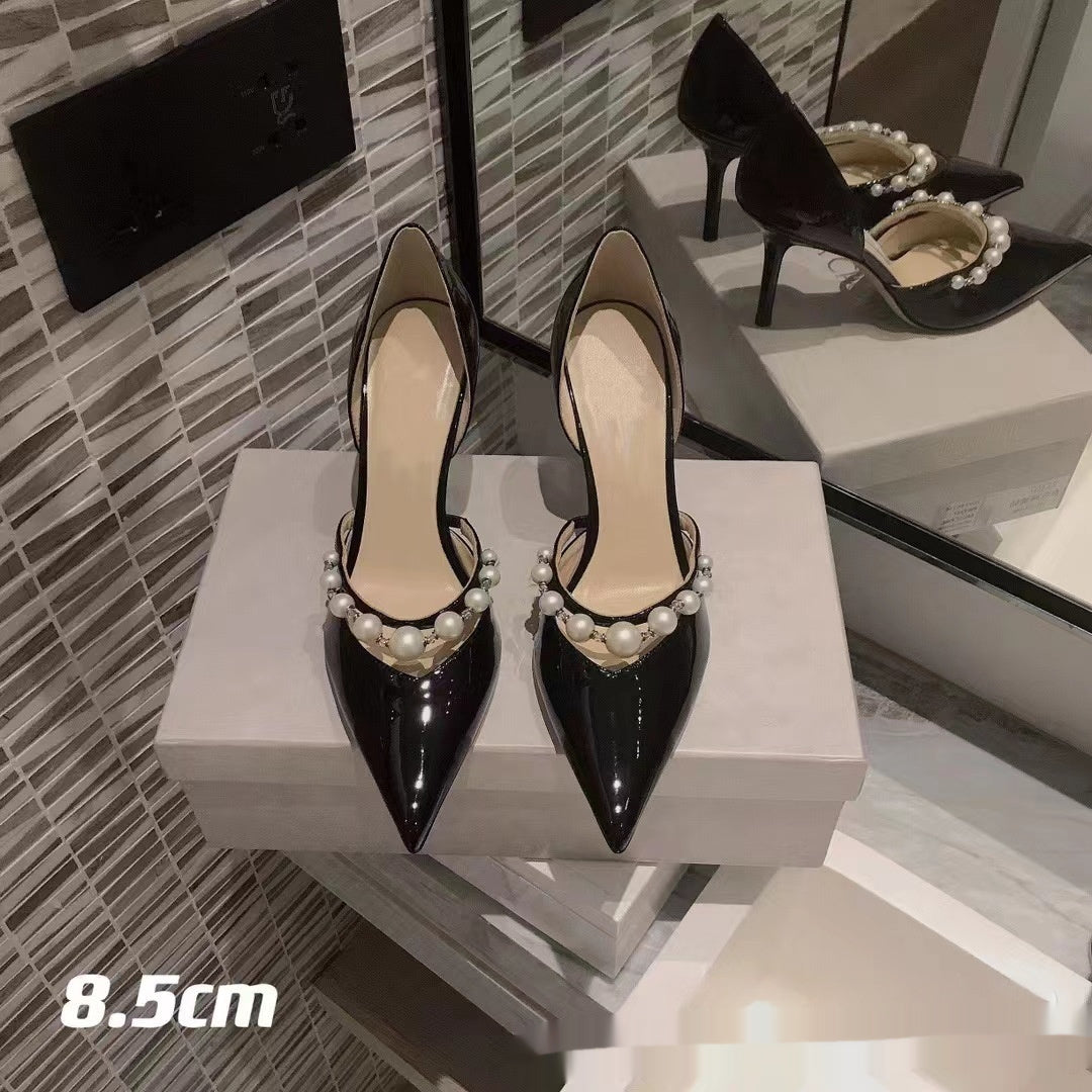Scarpe con tacco alto a punta in vernice da donna con tacco a spillo e perla