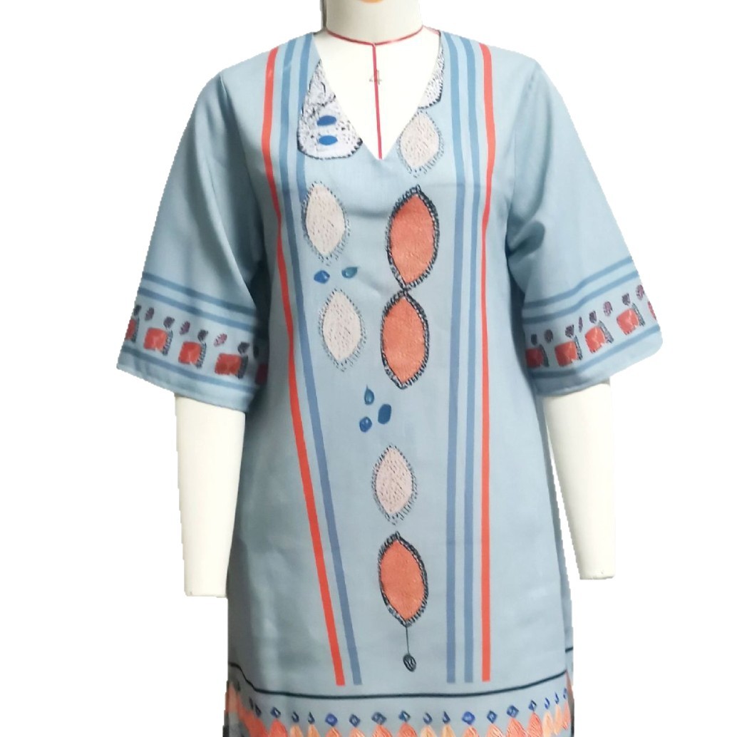 Loose-fitting Plus-size Dress With Three-quarter-length Sleeves