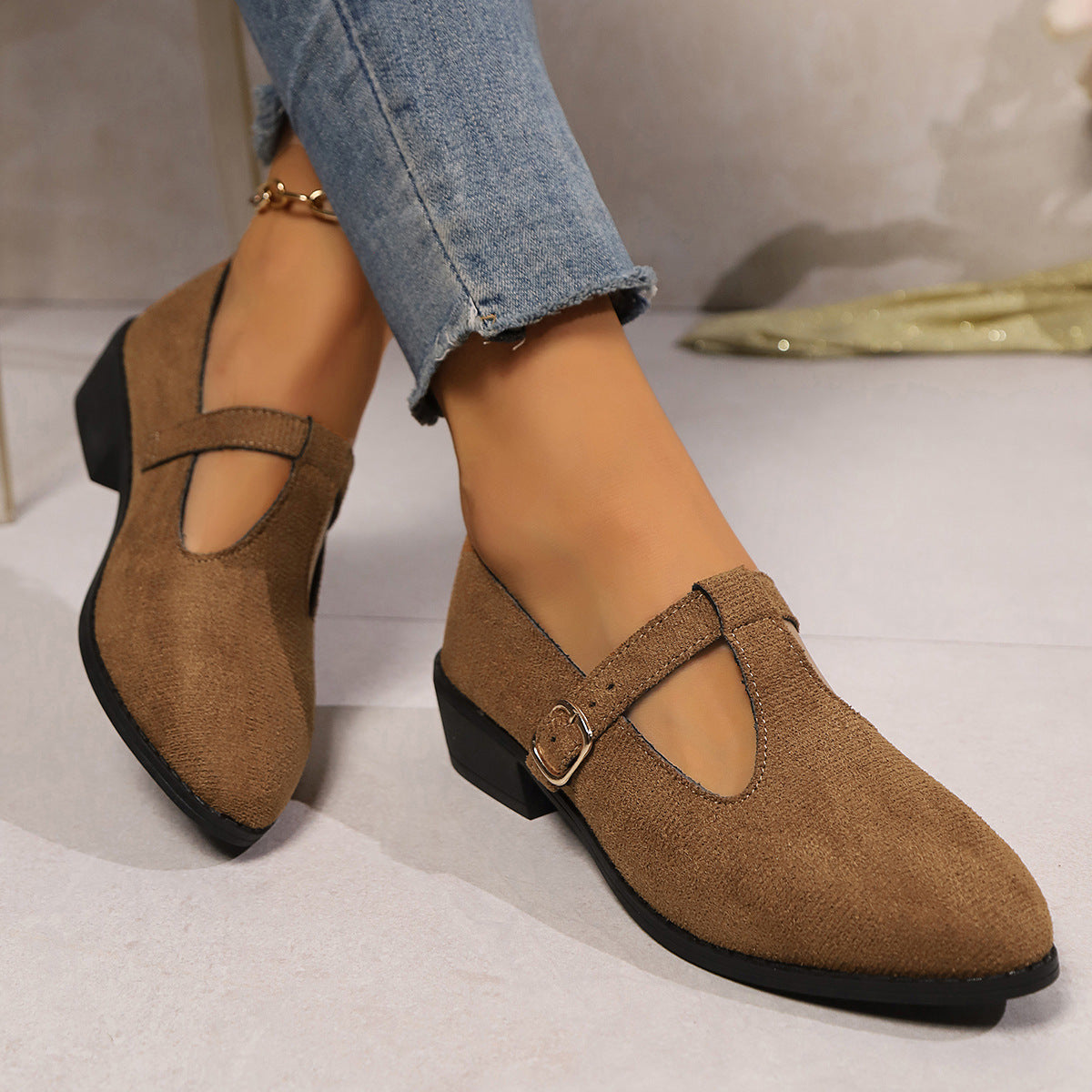 Scarpe da donna con fibbia, punta affilata e bocca bassa, in stile britannico