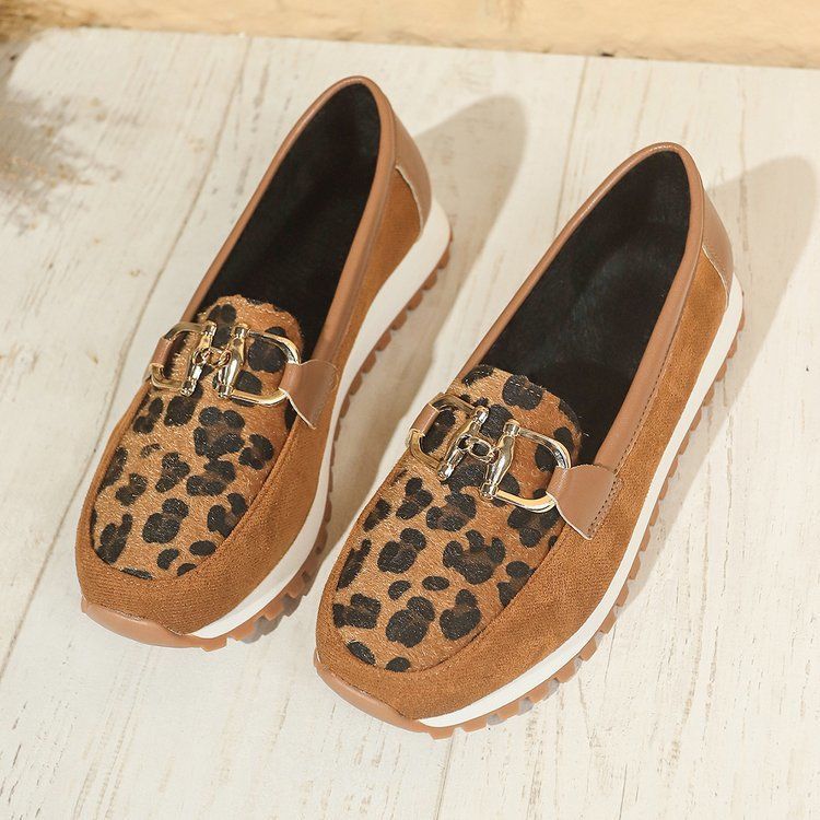 Round Toe Flat Bottom Metal Buckle Low-cut Leisure Pumps