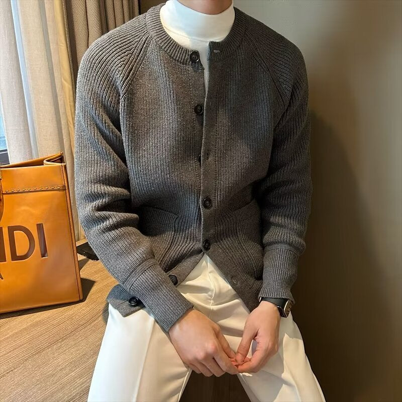 Cardigan tinta unita con scollo rotondo e cappotto per uomo