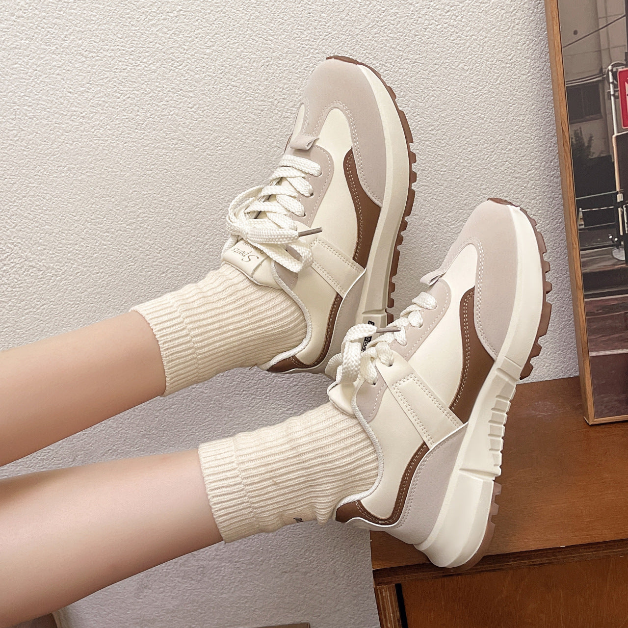 Sneaker casual con plateau e lacci retrò da donna