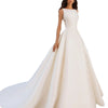 Abito da sposa a strascico semplice ed elegante in raso testurizzato avanzato con pizzo retrò francese e vestibilità slim