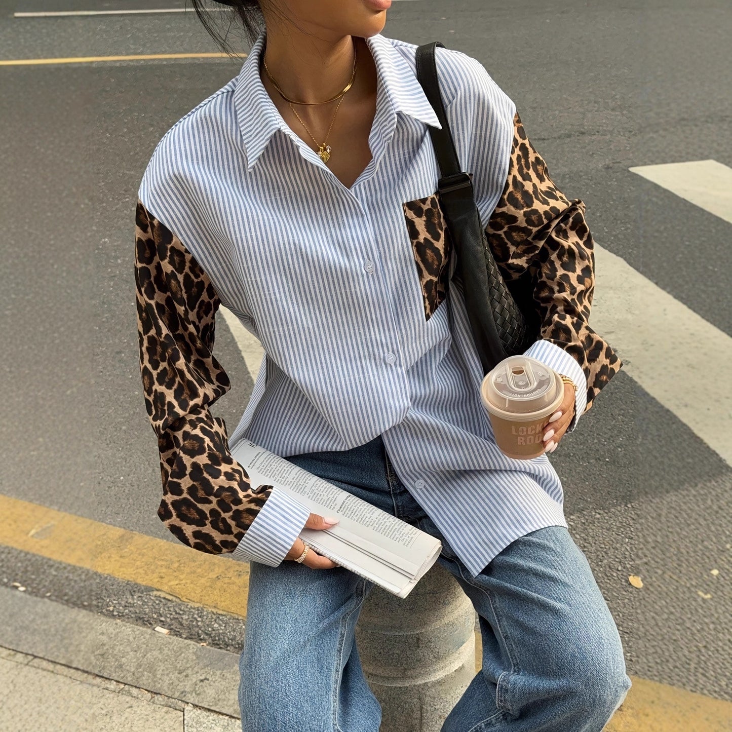Nuovo top camicia patchwork con stampa leopardata dalla vestibilità morbida
