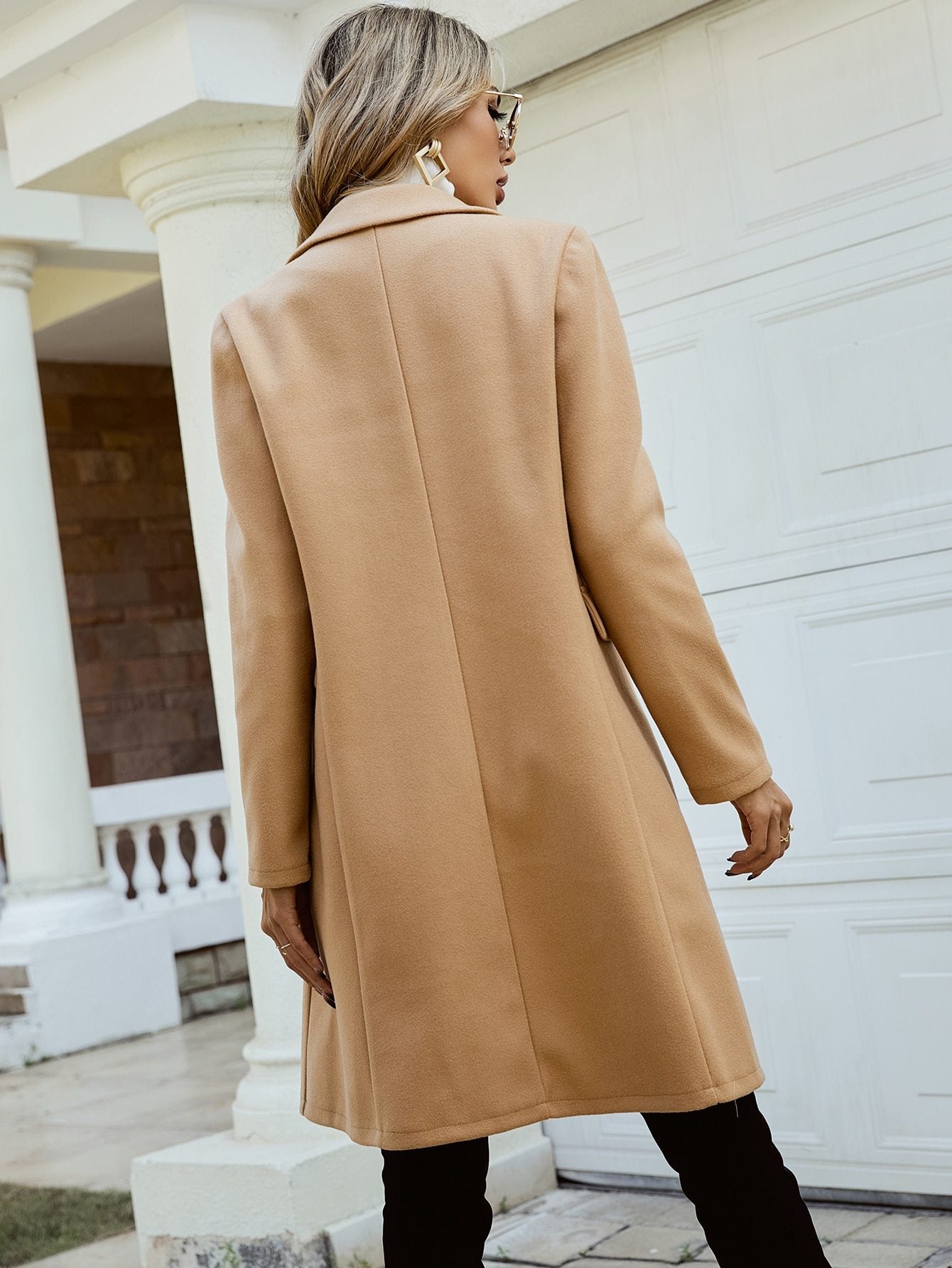 Cappotto doppiopetto con revers classico