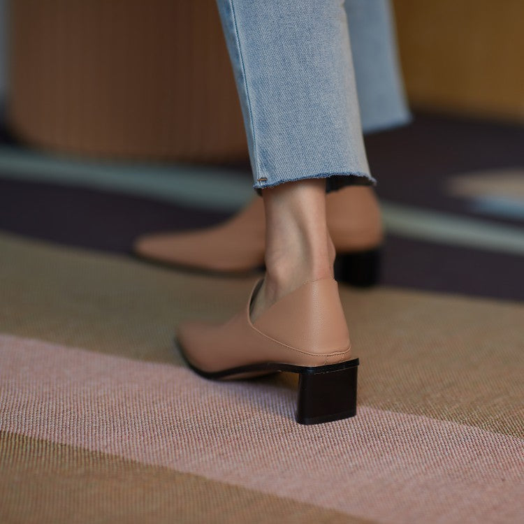 Scarpe alla moda in morbida pelle dalla forma speciale per le donne