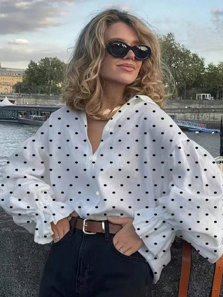 Camicia casual a pois ampia con bottoni frontali per un look elegante da inizio autunno