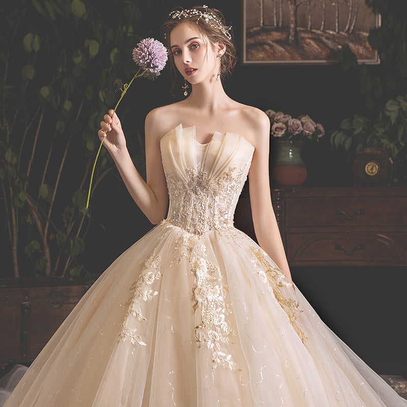 Abito da Sposa Estivo con Top a Fascia Stile Mori e Gonna a Strascico