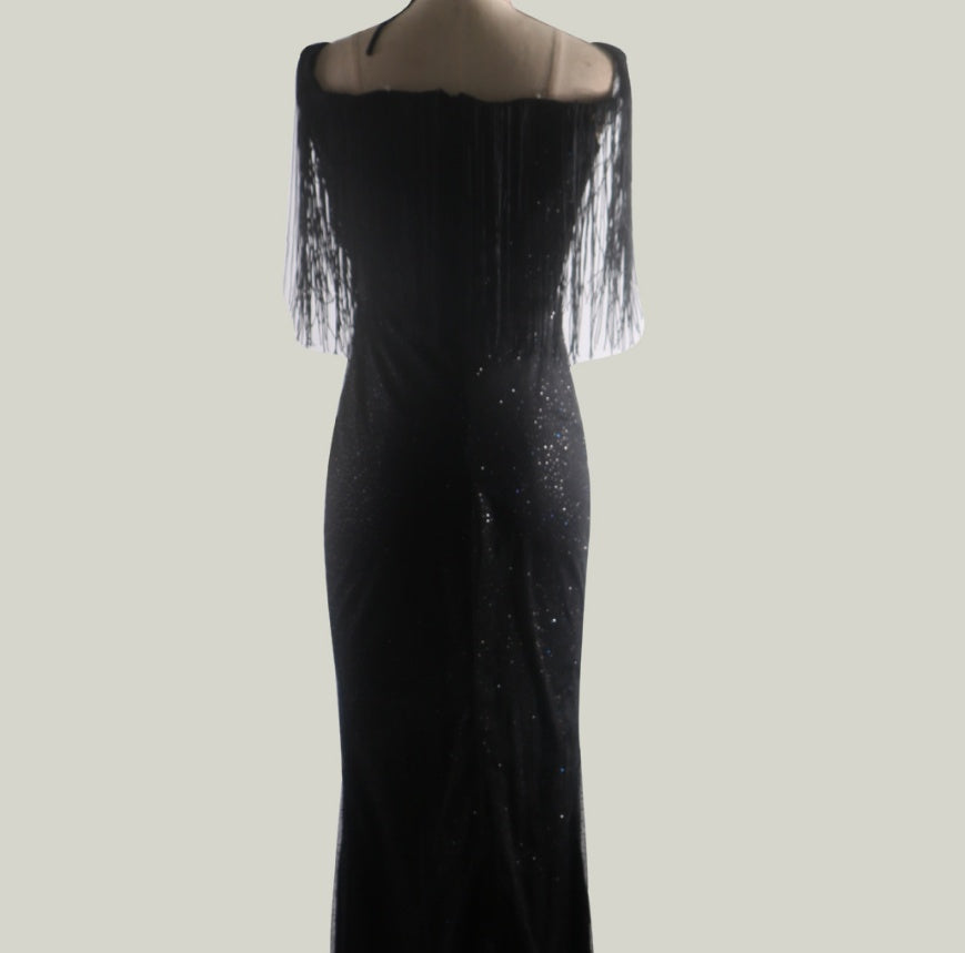 Esplosione di modelli sexy con paillettes nere, scollo a V, abito lungo senza maniche attillato