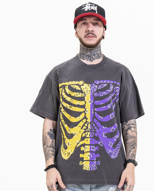 T-shirt a maniche corte da uomo con motivo floreale e scheletro in anacardi