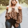 Maglione largo da donna con spalle scoperte e stampa leopardata in chiffon