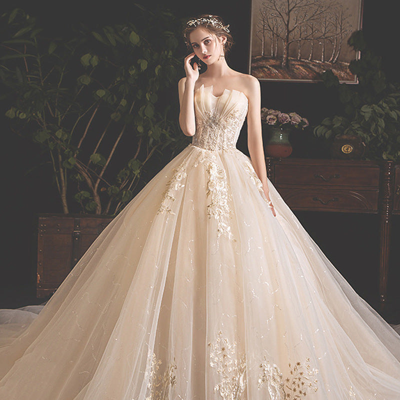 Abito da Sposa Estivo con Top a Fascia Stile Mori e Gonna a Strascico