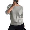 T-shirt in maglia da donna elegante e alla moda con maniche a tre quarti e scollo a barca