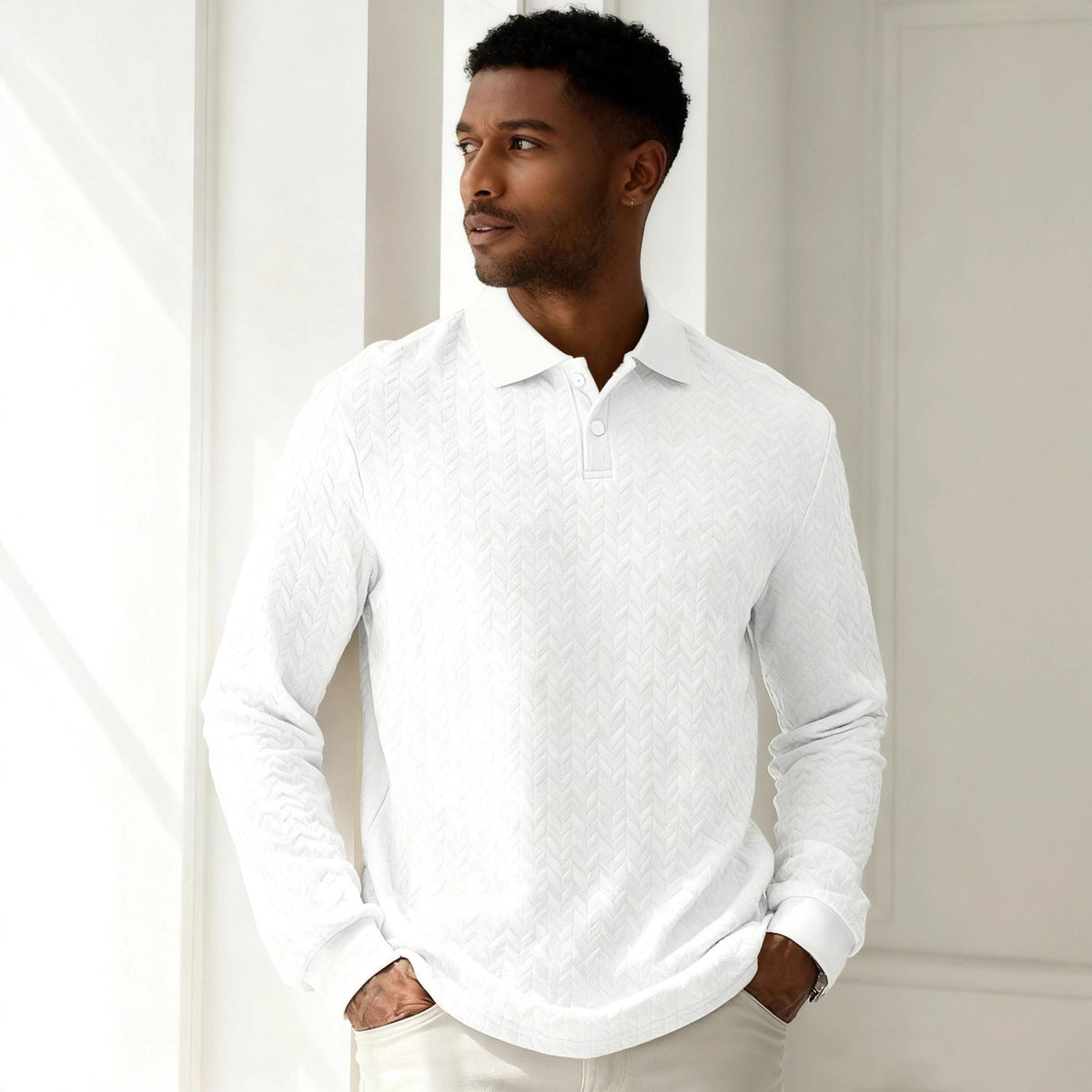 Maglia versatile da uomo a maniche lunghe con abbottonatura sul davanti e risvolto a tinta unita