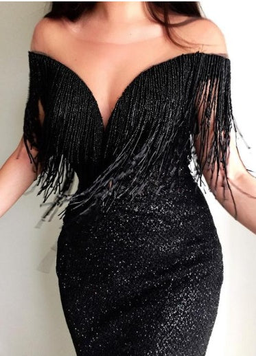 Esplosione di modelli sexy con paillettes nere, scollo a V, abito lungo senza maniche attillato