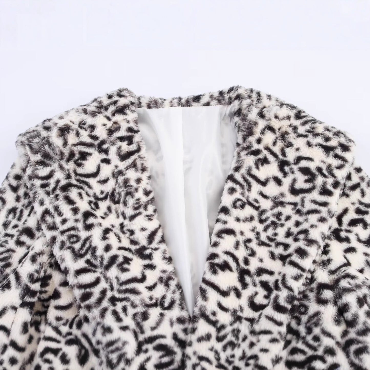 Cappotto a maniche lunghe in pelliccia sintetica con revers a stampa leopardata, stile speciale alla moda