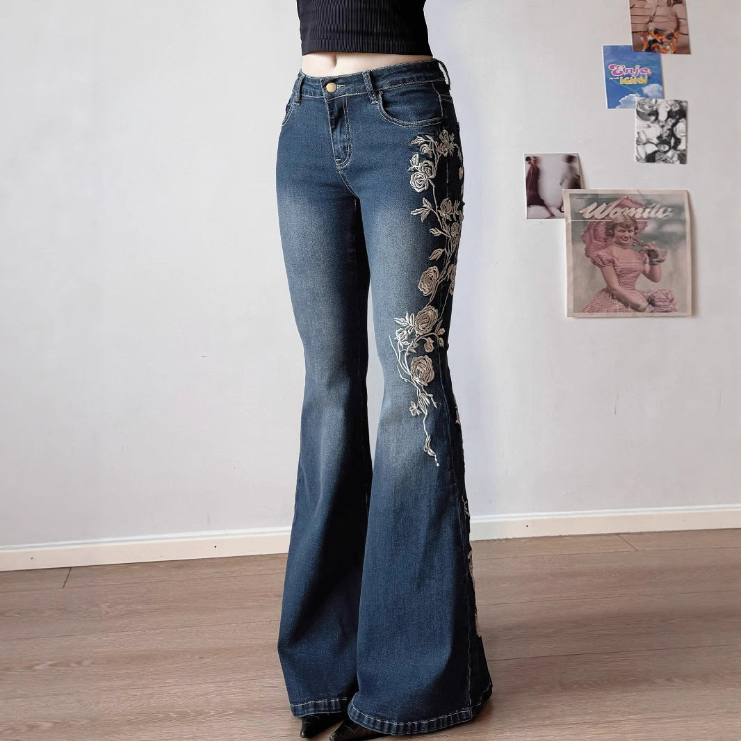 Pantaloni casual in denim con ricamo floreale