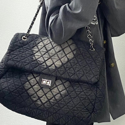 Borsa hobo in denim tinto a inchiostro