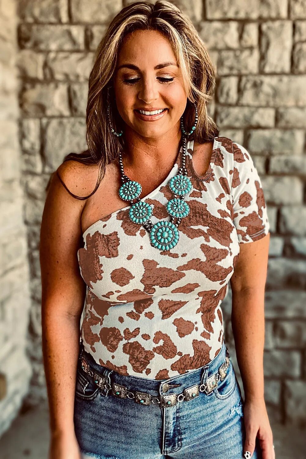 Womens Leopard-Print Short-Sleeve Off-Shoulder Top With A Crew Neck