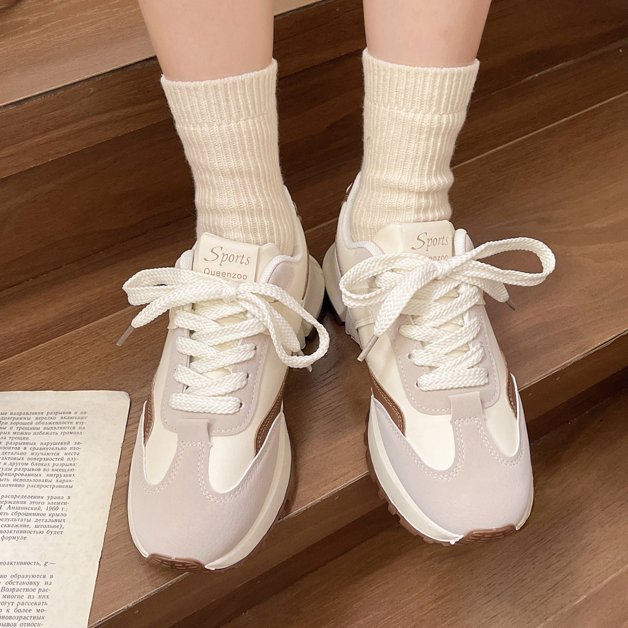 Sneaker casual con plateau e lacci retrò da donna