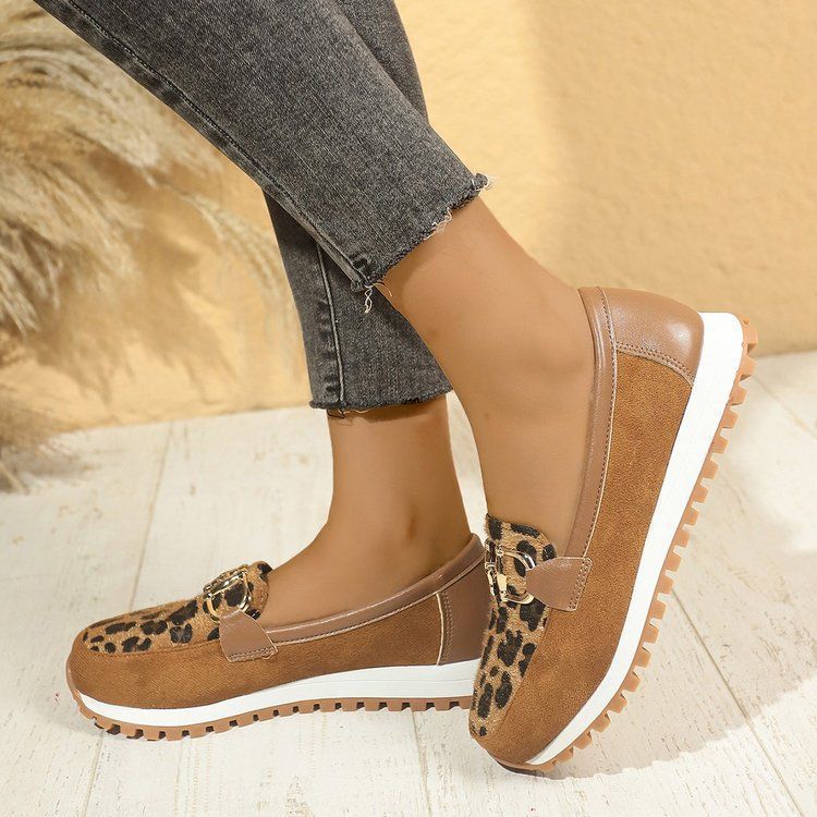 Round Toe Flat Bottom Metal Buckle Low-cut Leisure Pumps