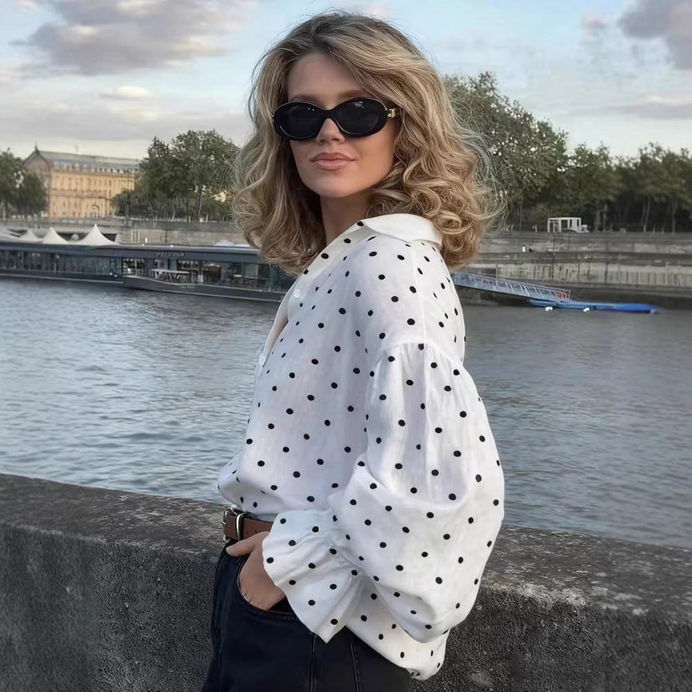 Camicia casual a pois ampia con bottoni frontali per un look elegante da inizio autunno