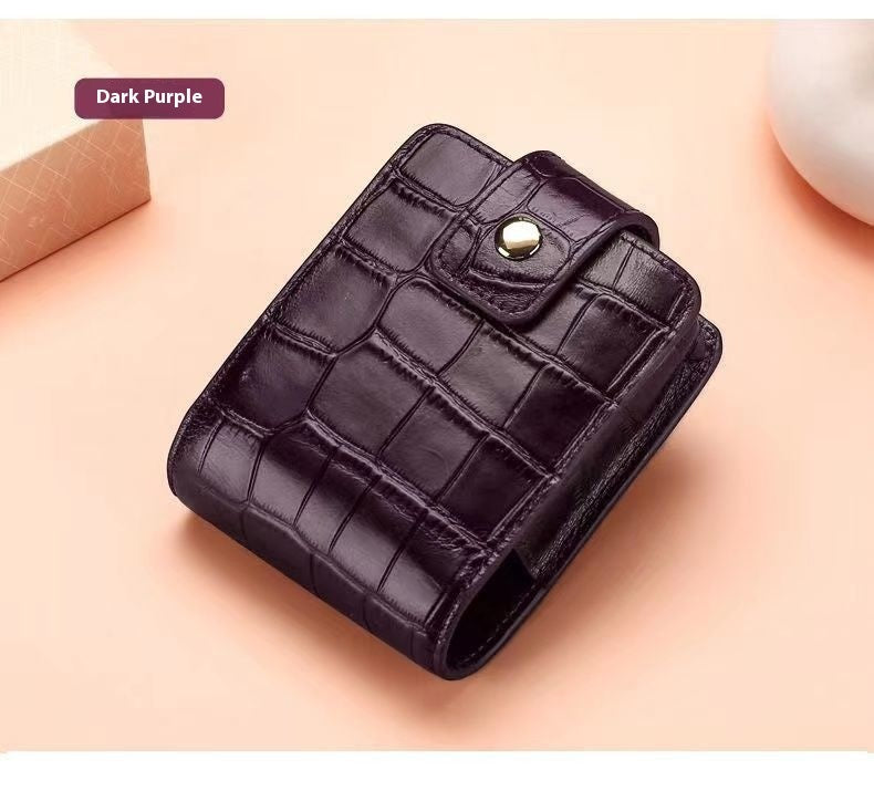 Modello di moda con specchio portatile borsa cosmetica portatile