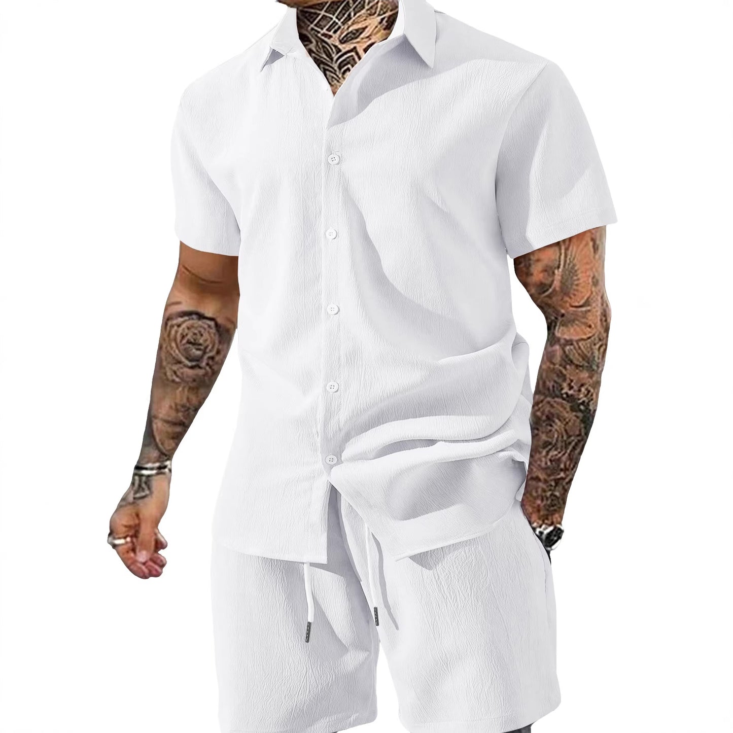 Completo da uomo tinta unita con camicia a maniche corte con risvolto e pantaloncini