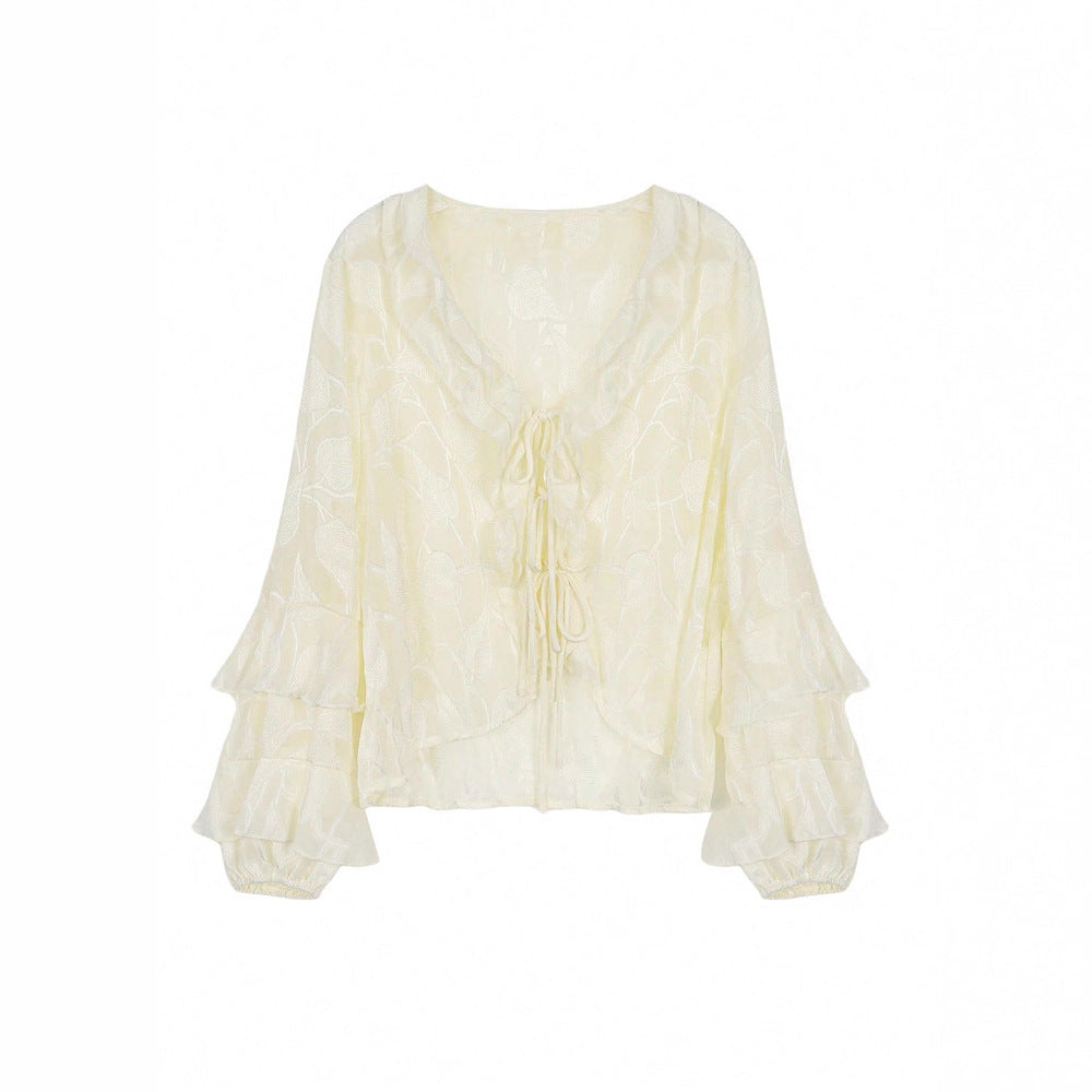 Cardigan in pizzo arricciato in stile francese con maniche svasate e dettaglio da annodare