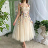 Abito da ballo in tulle color champagne chiaro con scollo a cuore e strascico