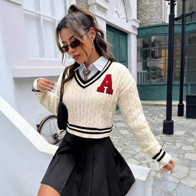 Maglietta a righe slim fit a maniche lunghe in maglia con scollo a V e motivo campus giovanile