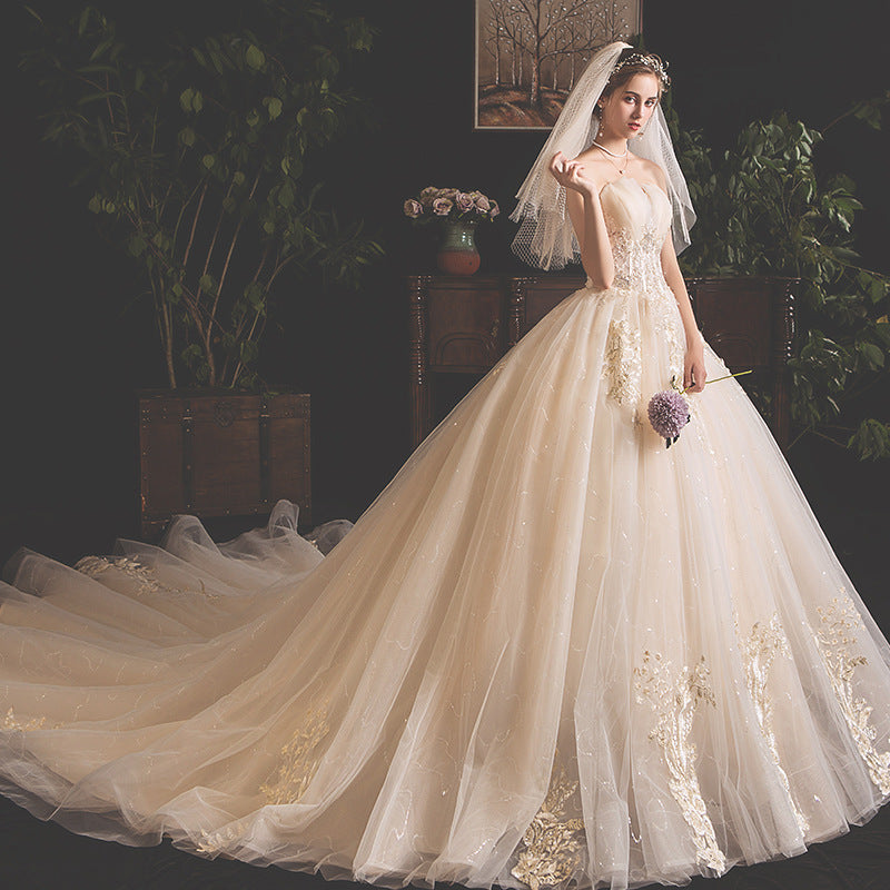 Abito da Sposa Estivo con Top a Fascia Stile Mori e Gonna a Strascico