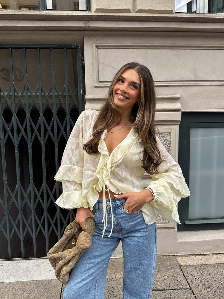 Cardigan in pizzo arricciato in stile francese con maniche svasate e dettaglio da annodare