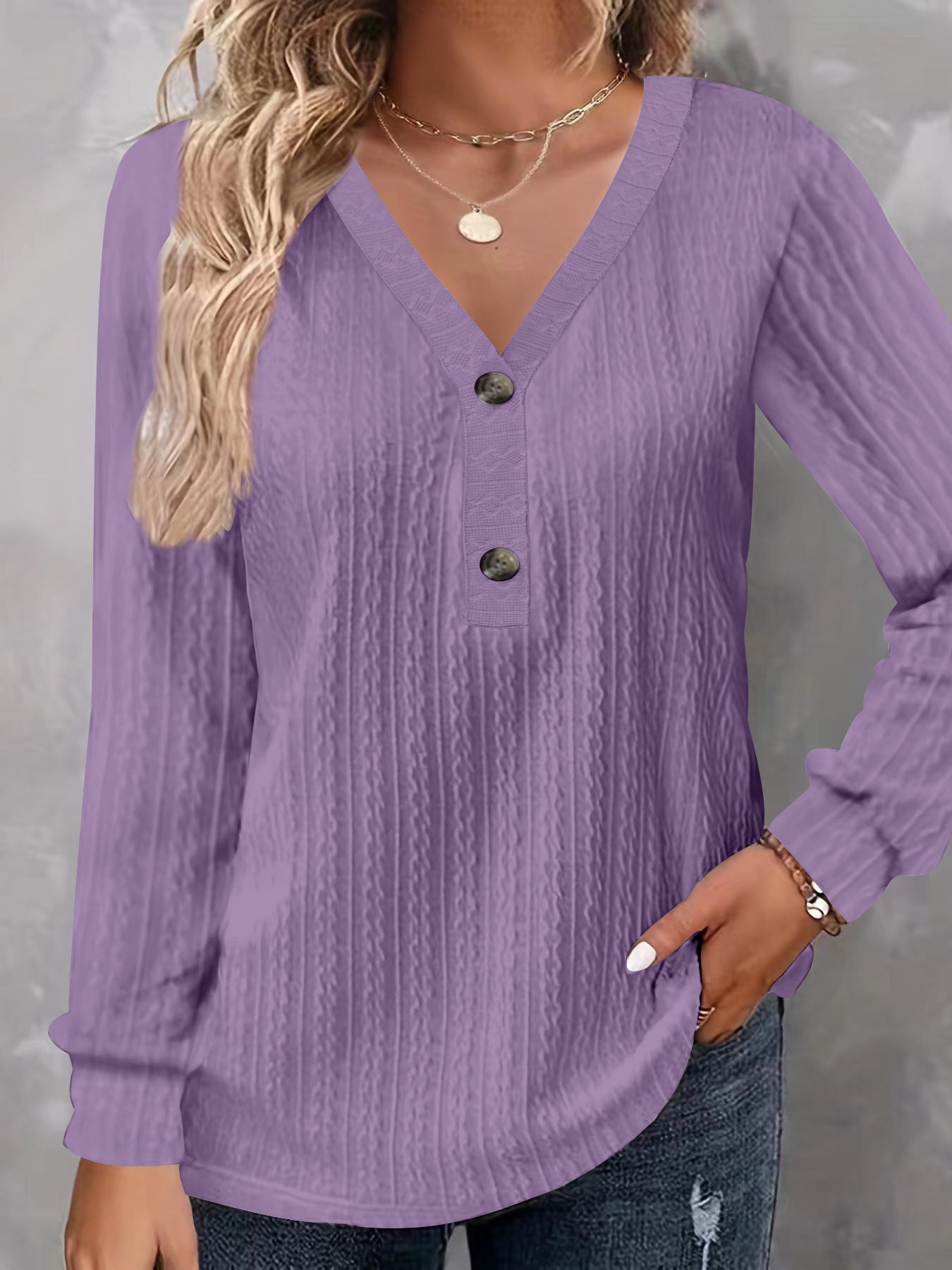 Camicia casual chic a maniche lunghe con scollo a V e bottoni in tinta unita