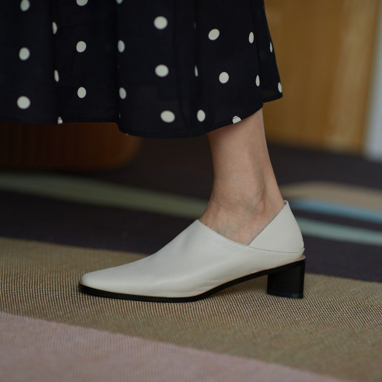 Scarpe alla moda in morbida pelle dalla forma speciale per le donne