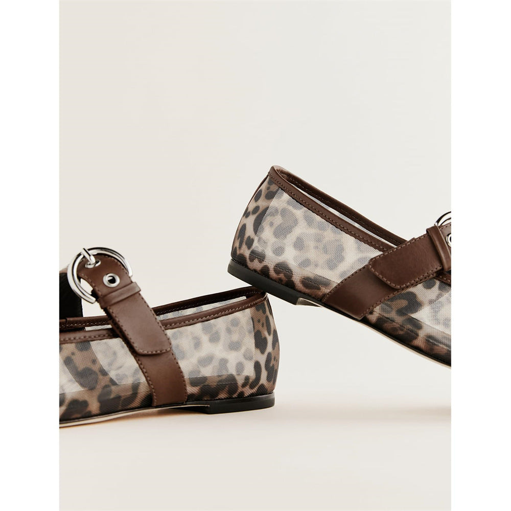 Scarpe piatte traspiranti di grandi dimensioni con un cinturino