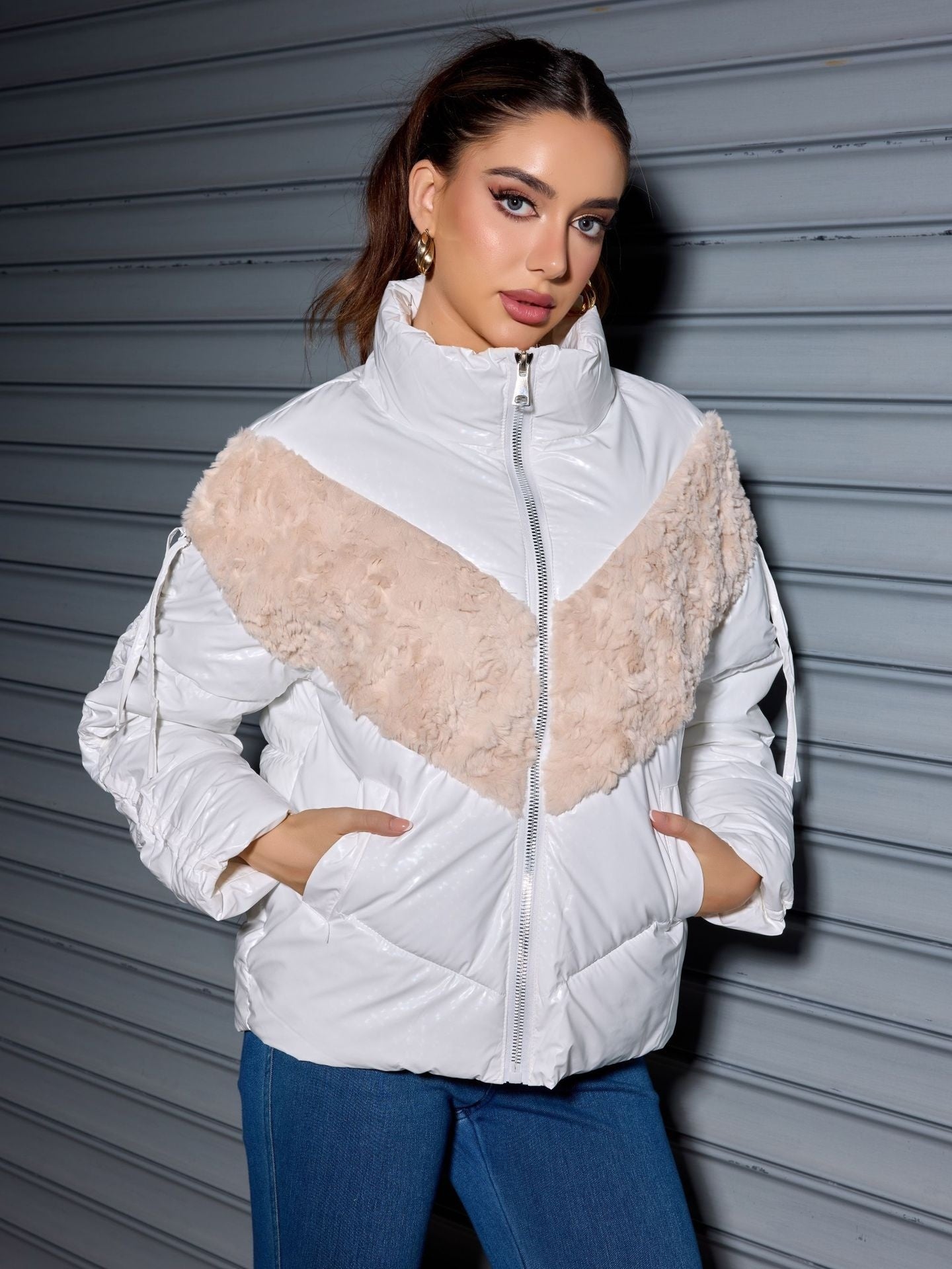 Cappotto corto da donna con cuciture in pelliccia, nuovo stile autunno inverno