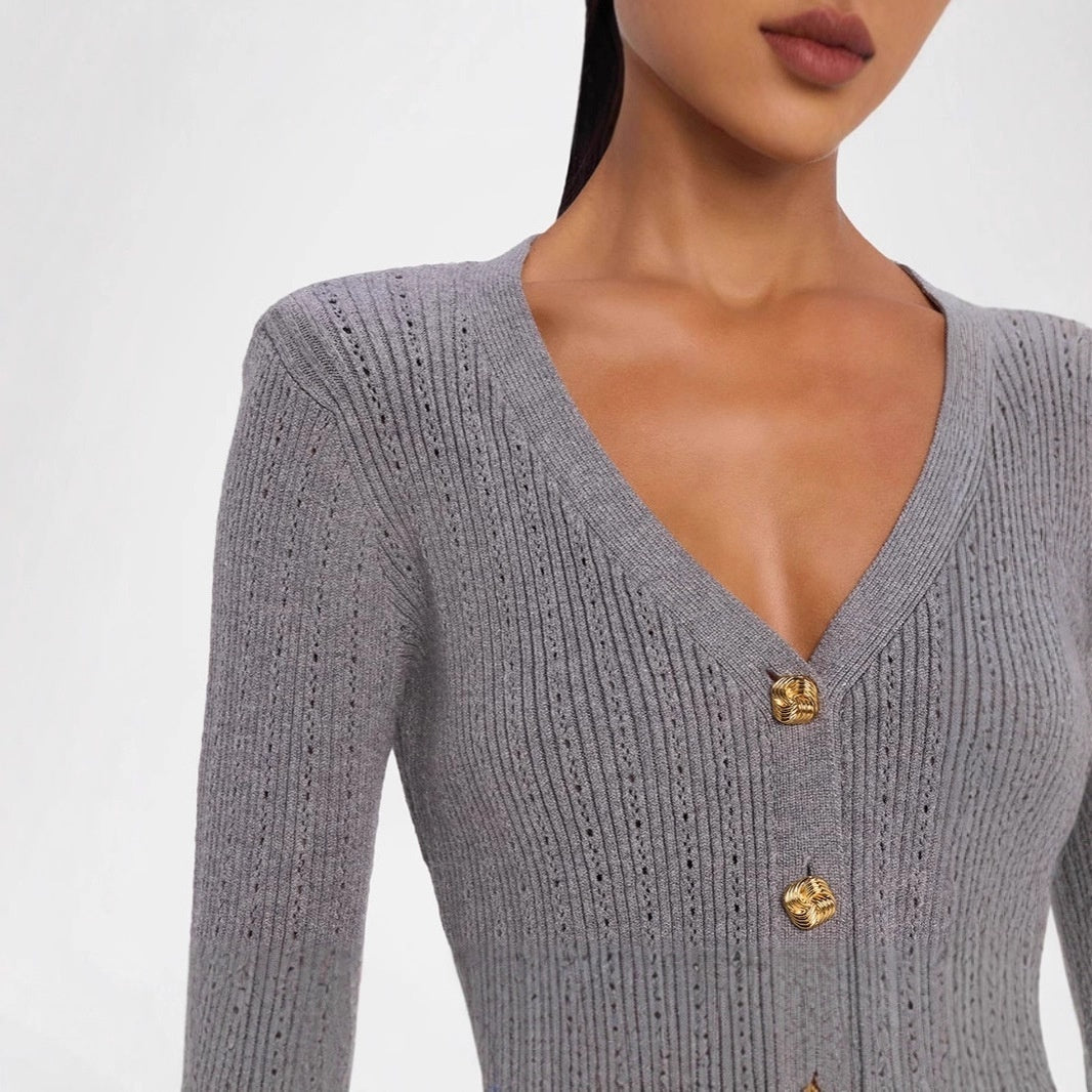 Top snellente con maniche a campana e volant con bottoni, vestibilità attillata e vita controllata