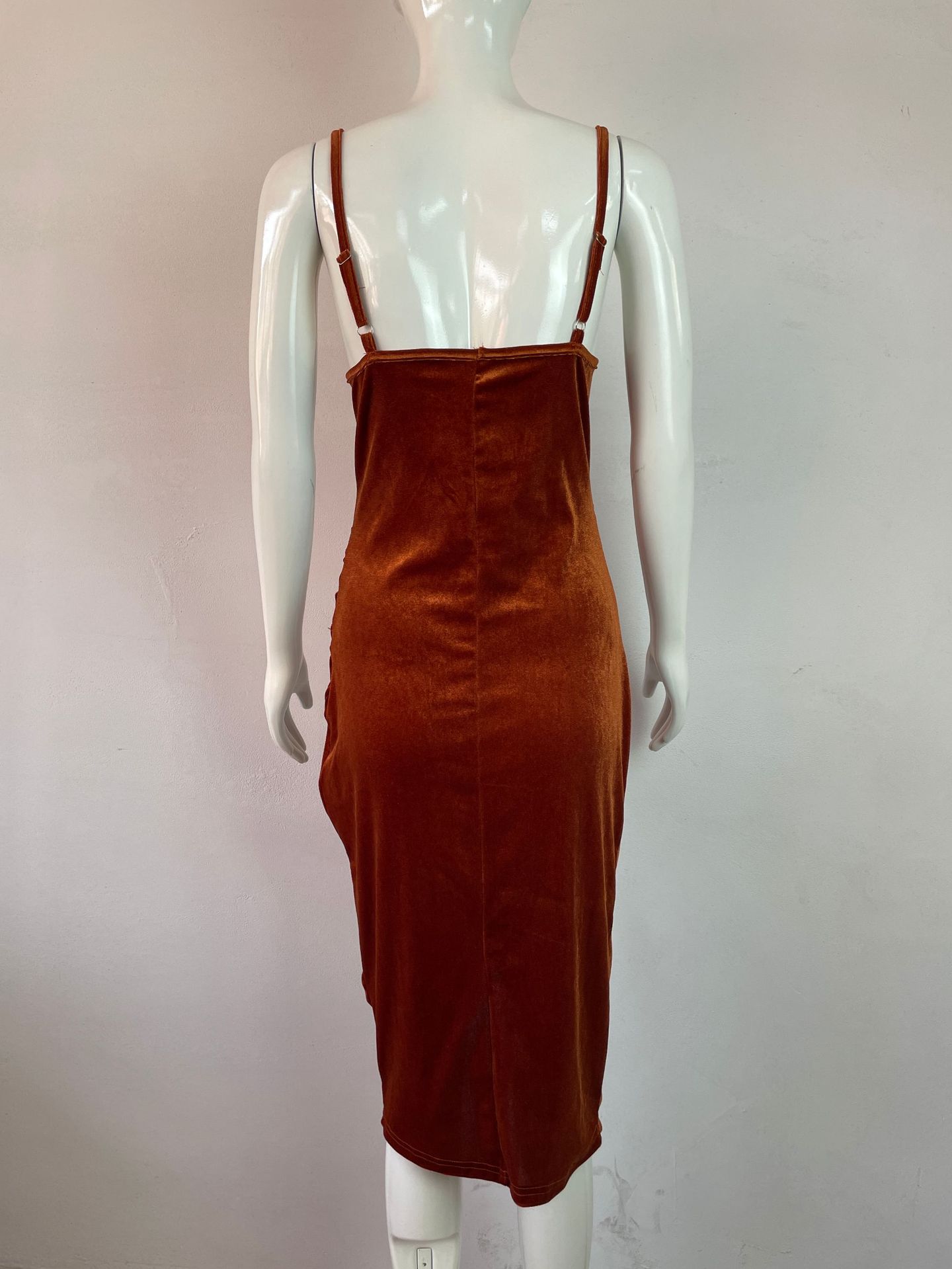 Abito da donna elegante con spacco, plissettato, in velluto, con spalline sottili