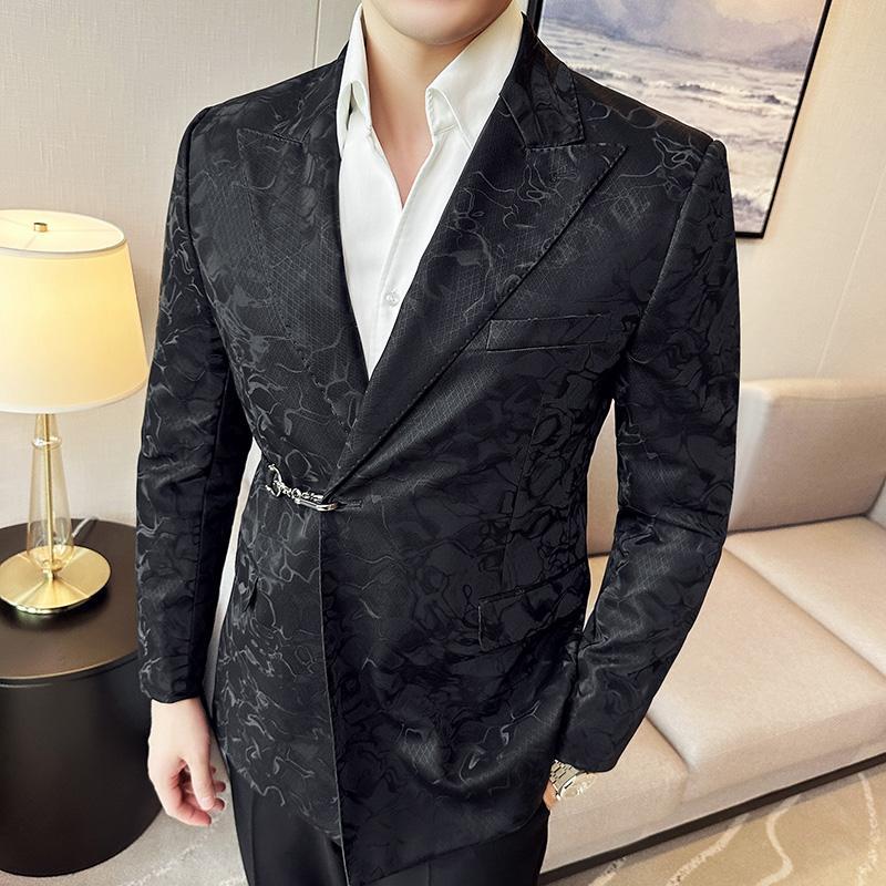 Abito casual da uomo con motivo vintage, chiusura con gancetti e finta abbottonatura, colletto, trama effetto pelle