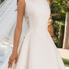 Abito da sposa a strascico semplice ed elegante in raso testurizzato avanzato con pizzo retrò francese e vestibilità slim