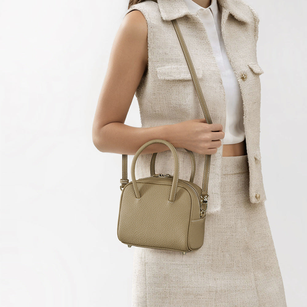 Borsa a tracolla da donna, in pelle di vacchetta, coordinata, primo strato