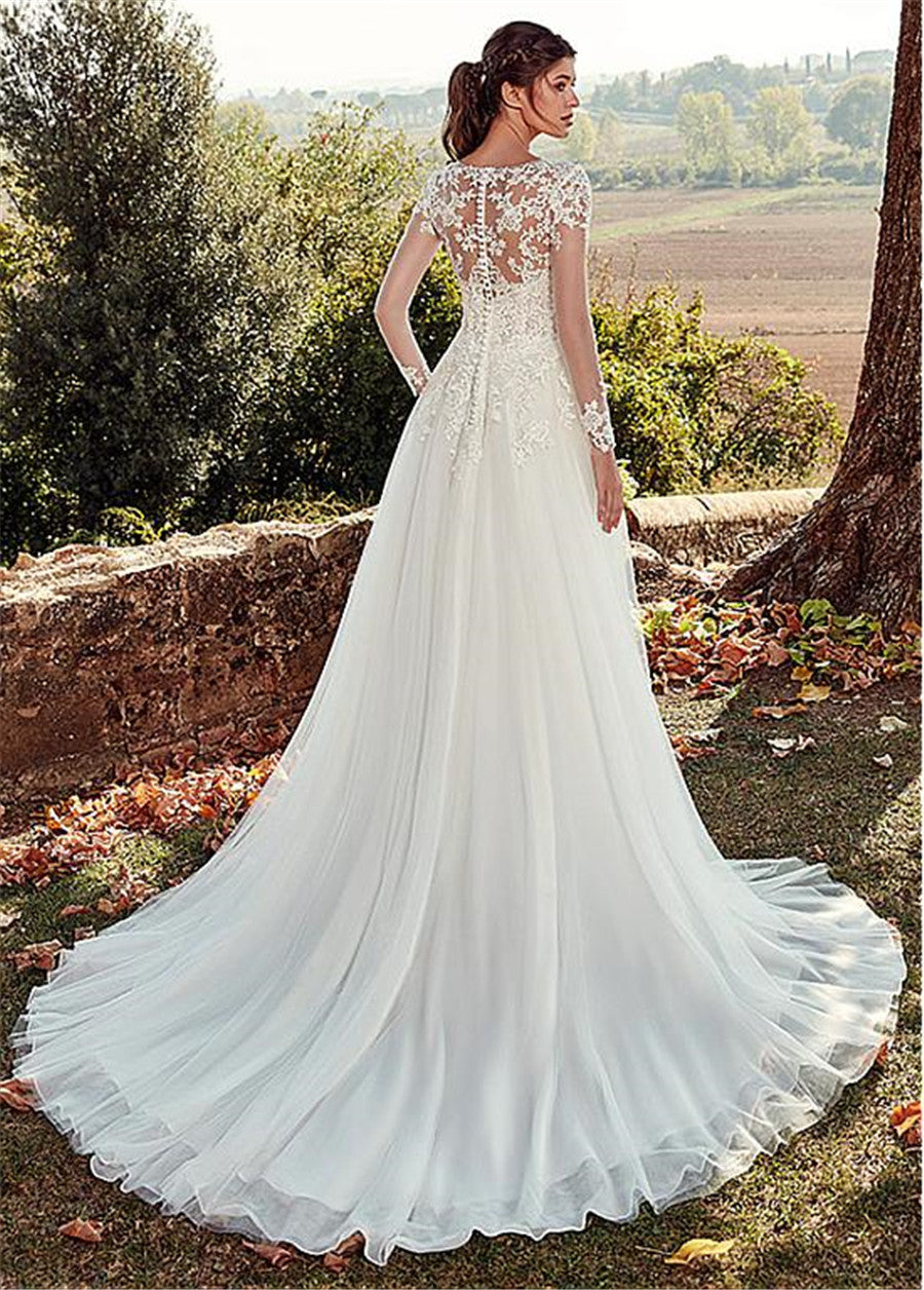 Abito da sposa semplice a linea A con scollo alto a U, maniche lunghe in pizzo e strascico lungo
