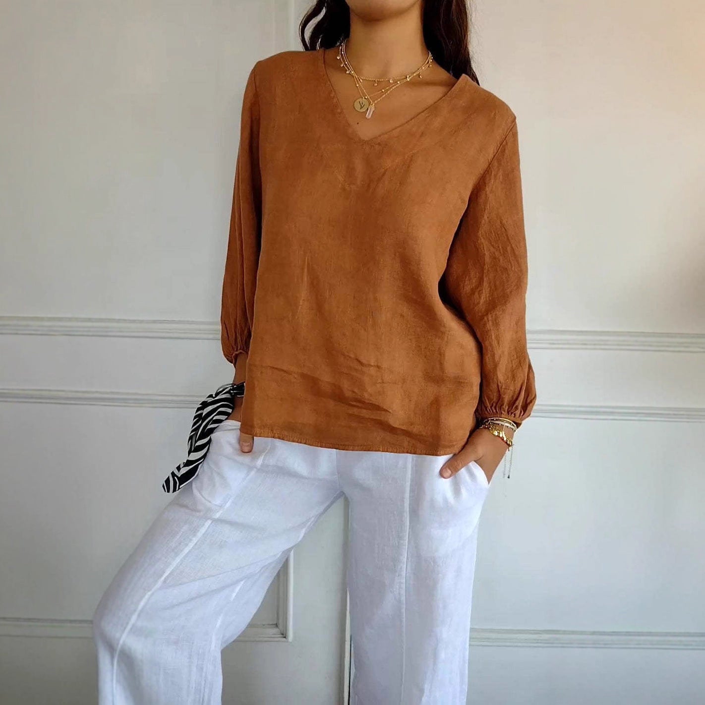 T-shirt da donna a maniche lunghe con scollo a V a tinta unita