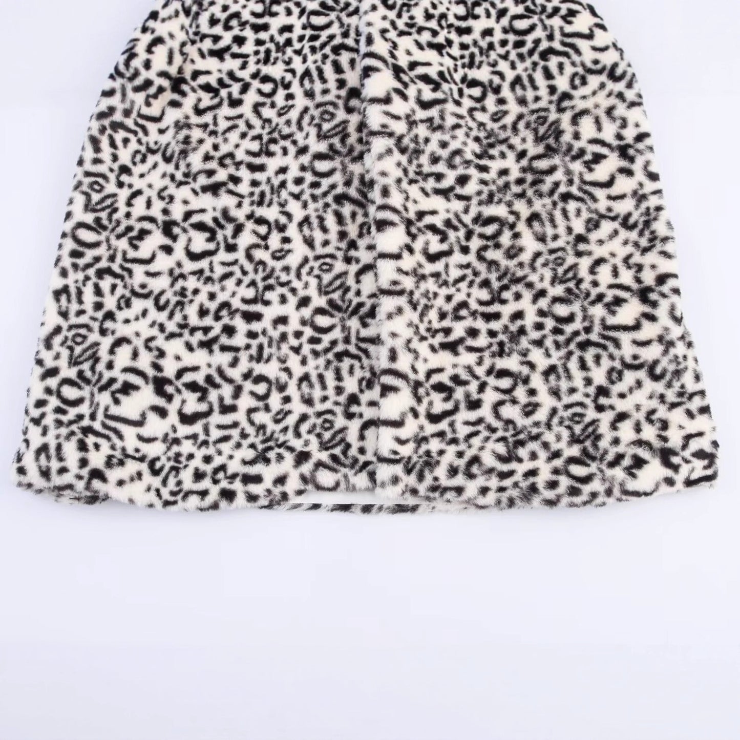 Cappotto a maniche lunghe in pelliccia sintetica con revers a stampa leopardata, stile speciale alla moda