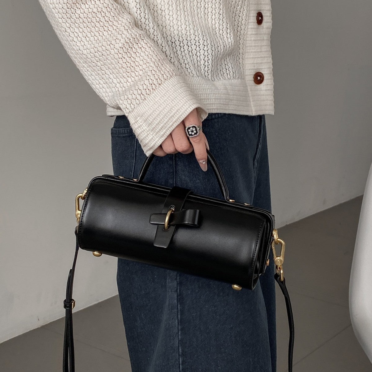 First Layer Cowhide Underarm Single Shoulder Cylinder Messenger Bag