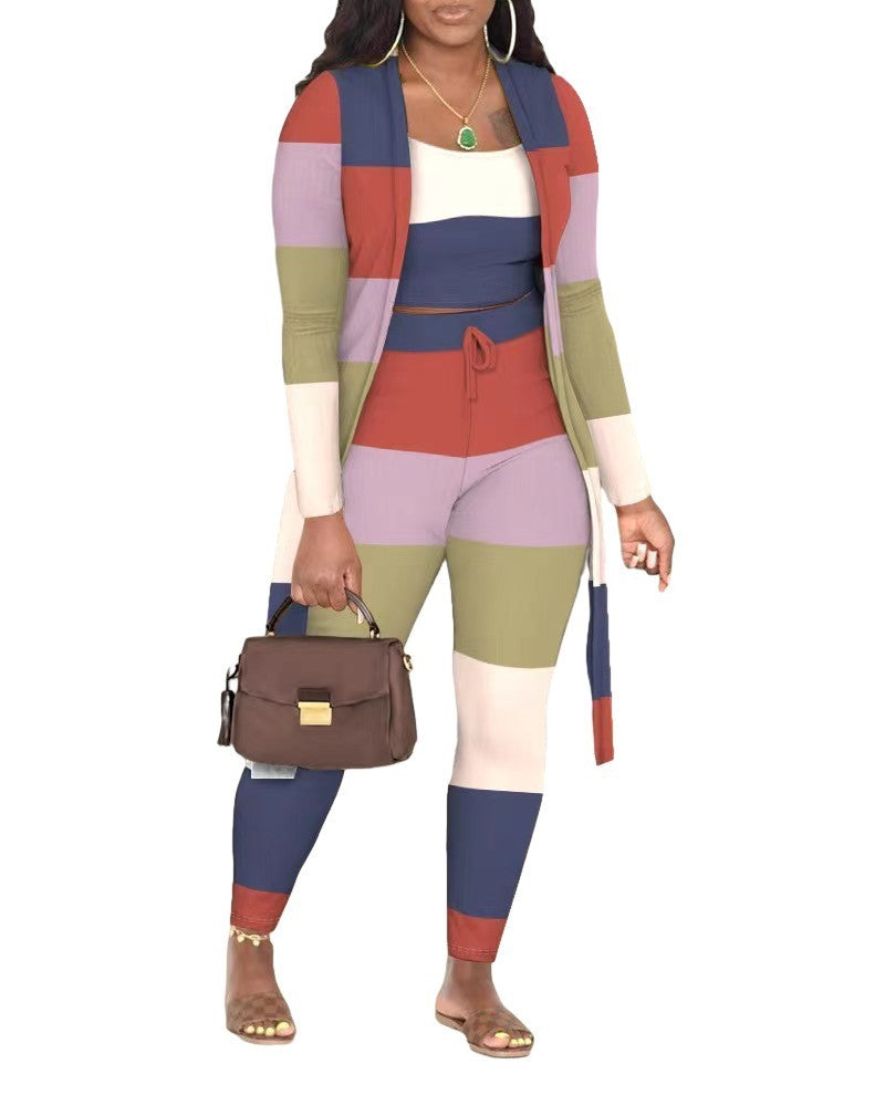 Completo tre pezzi con pantaloni e giacca a quadri colorati e alla moda casual