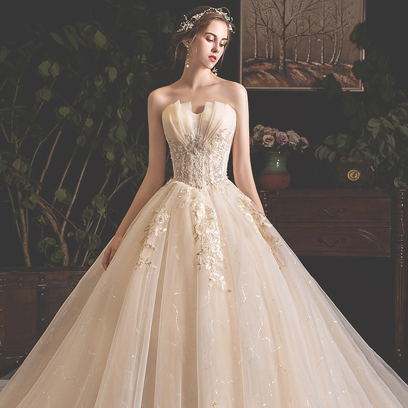 Abito da Sposa Estivo con Top a Fascia Stile Mori e Gonna a Strascico