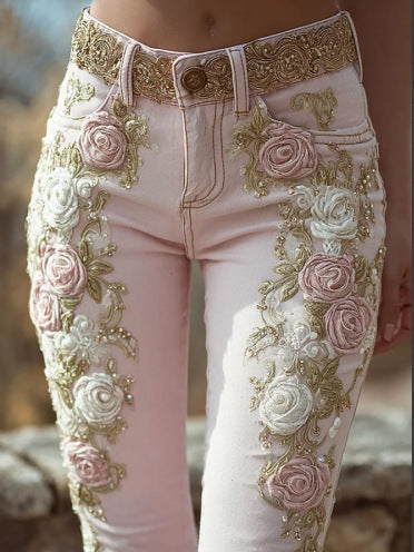 Jeans eleganti da donna con stampa artistica ricamata con rose rosa retrò